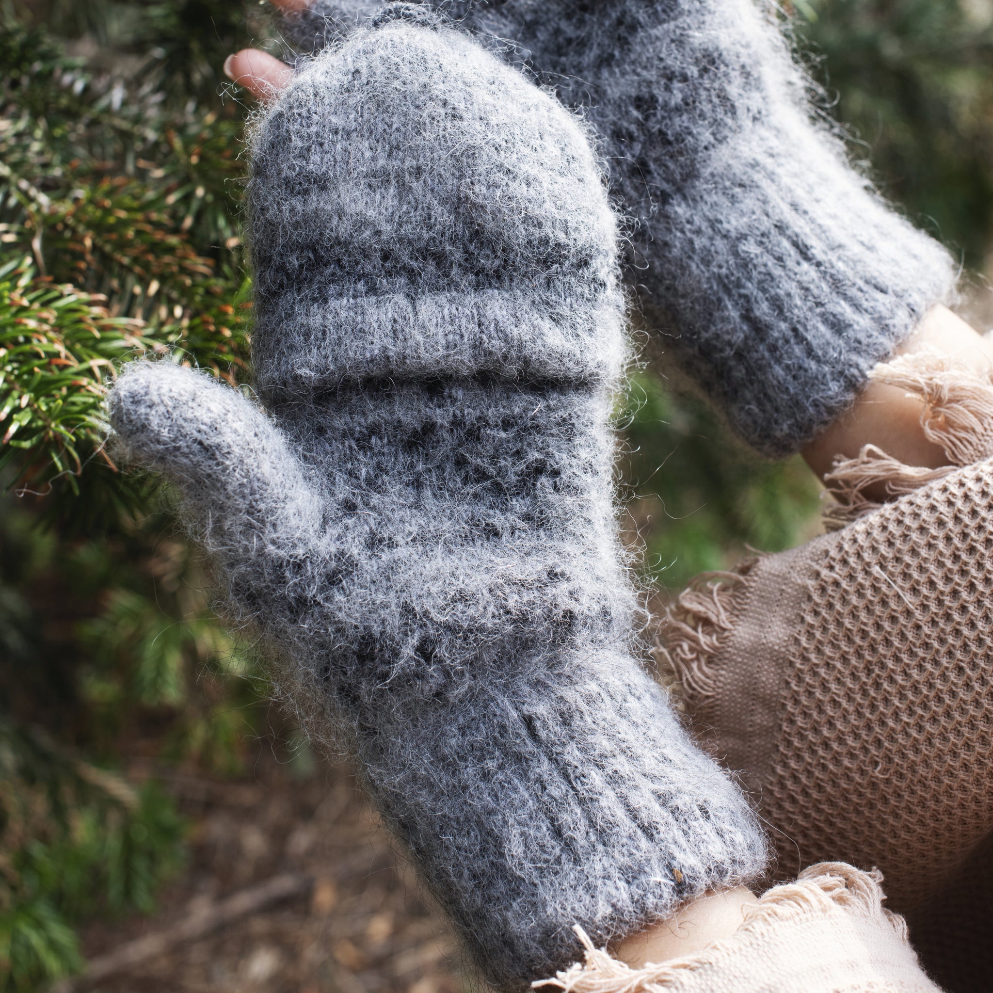 Women's Blue Blizzard Goat Wool Mitten Gloves | Siberia Spirit